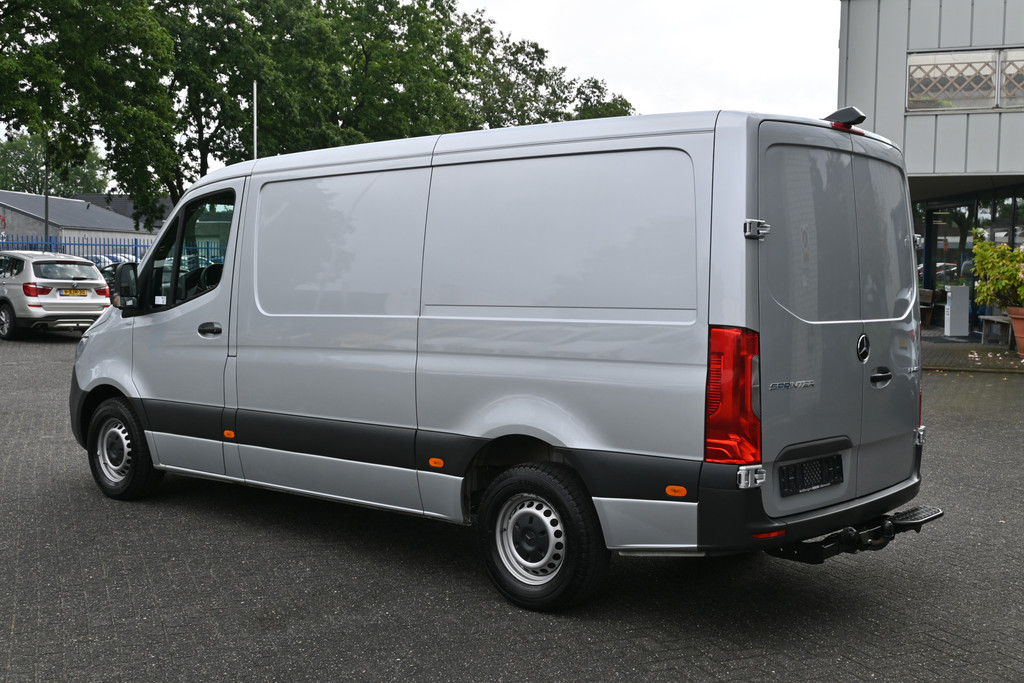 Mercedes-Benz Sprinter 11