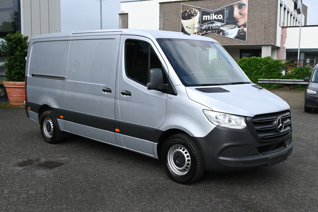 Mercedes-Benz Sprinter 8