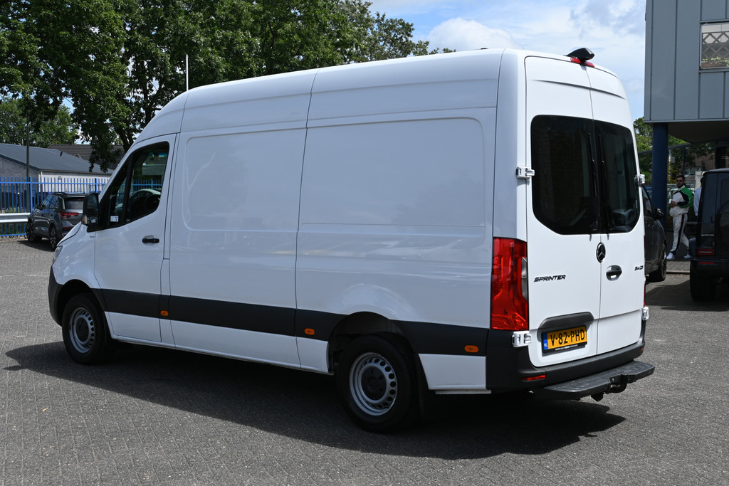 Mercedes-Benz Sprinter 10