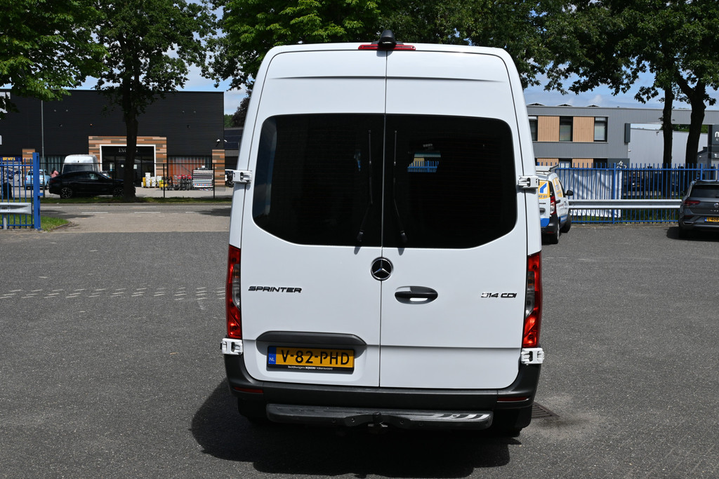Mercedes-Benz Sprinter 11