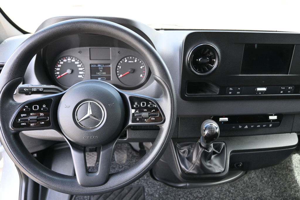 Mercedes-Benz Sprinter 13