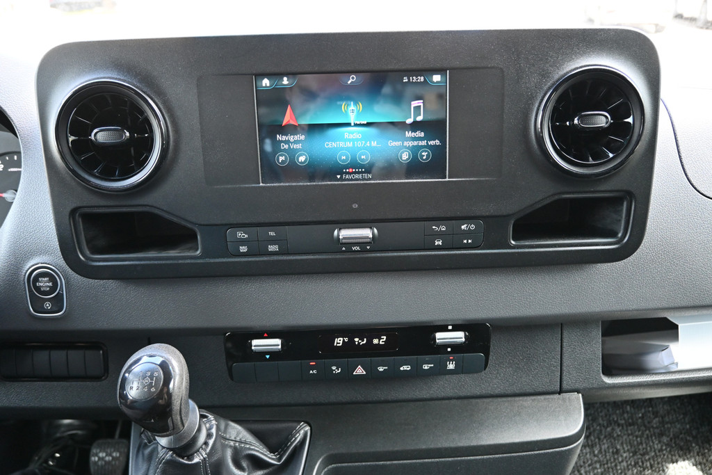 Mercedes-Benz Sprinter 4