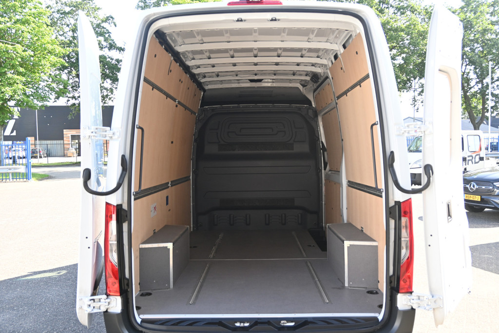 Mercedes-Benz Sprinter 10