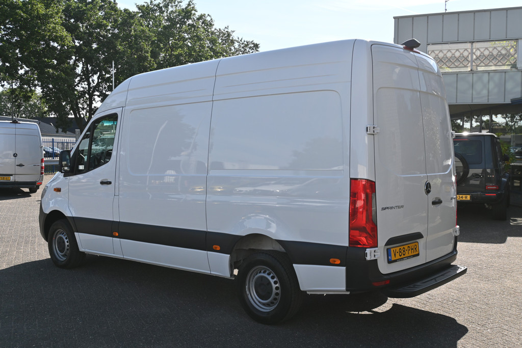 Mercedes-Benz Sprinter 12