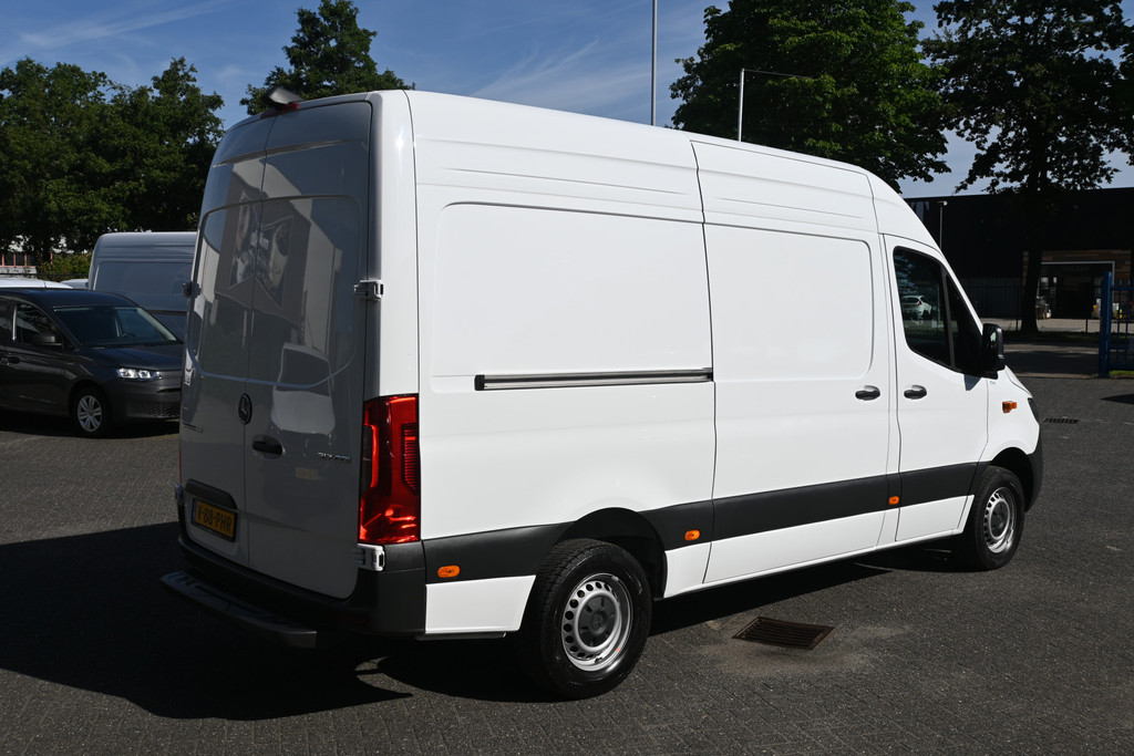 Mercedes-Benz Sprinter 2