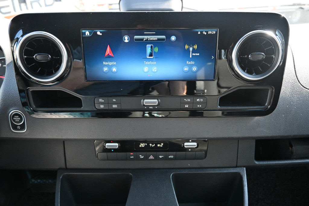 Mercedes-Benz Sprinter 4