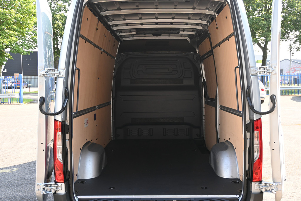 Mercedes-Benz Sprinter 12