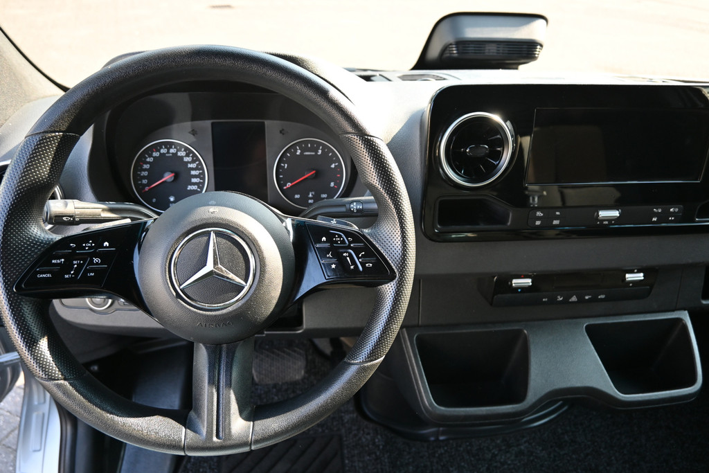 Mercedes-Benz Sprinter 14