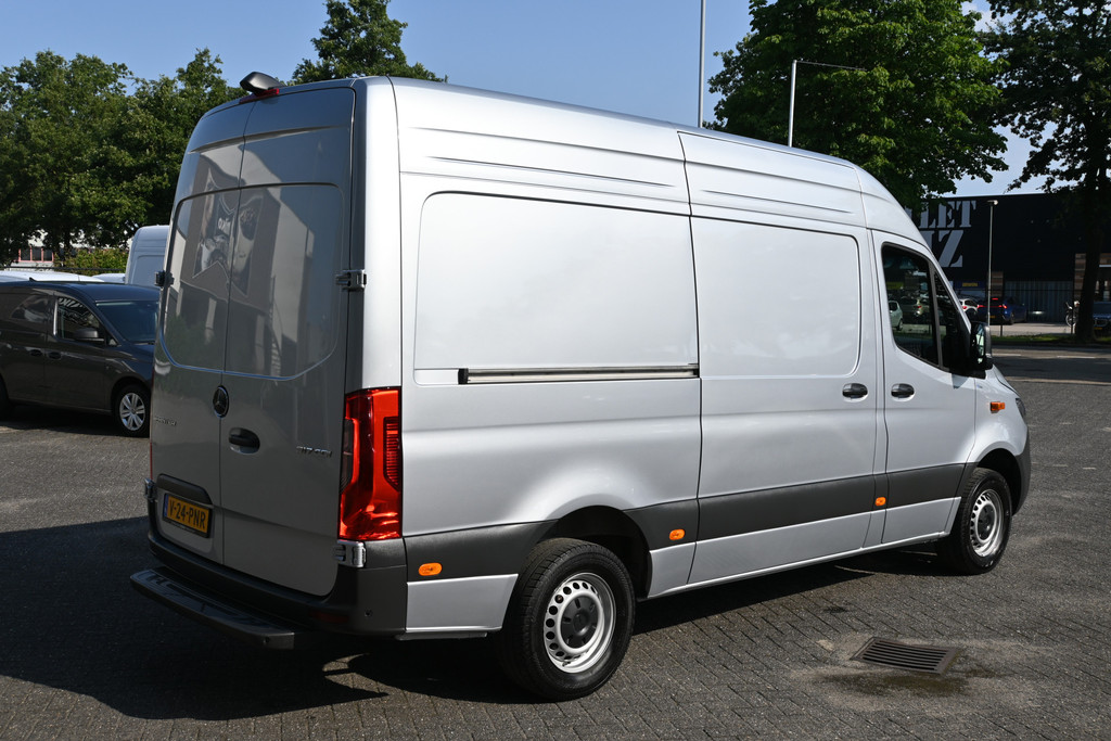 Mercedes-Benz Sprinter 2