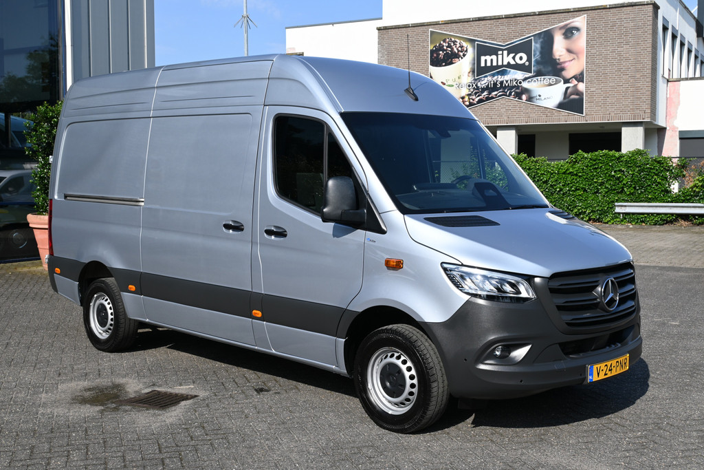 Mercedes-Benz Sprinter 8