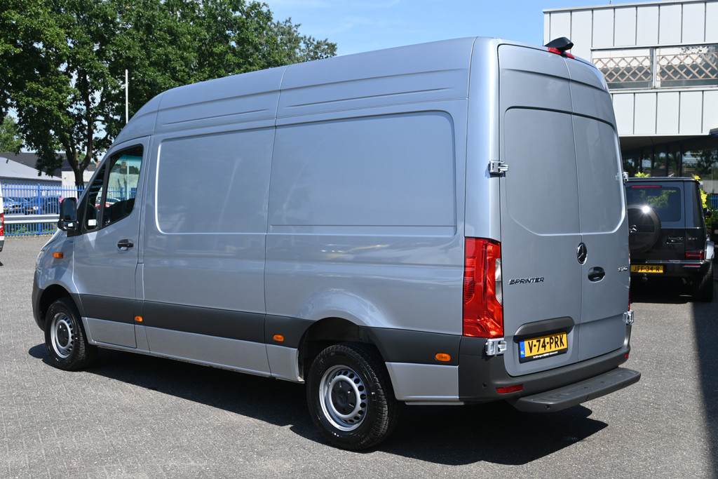 Mercedes-Benz Sprinter 10