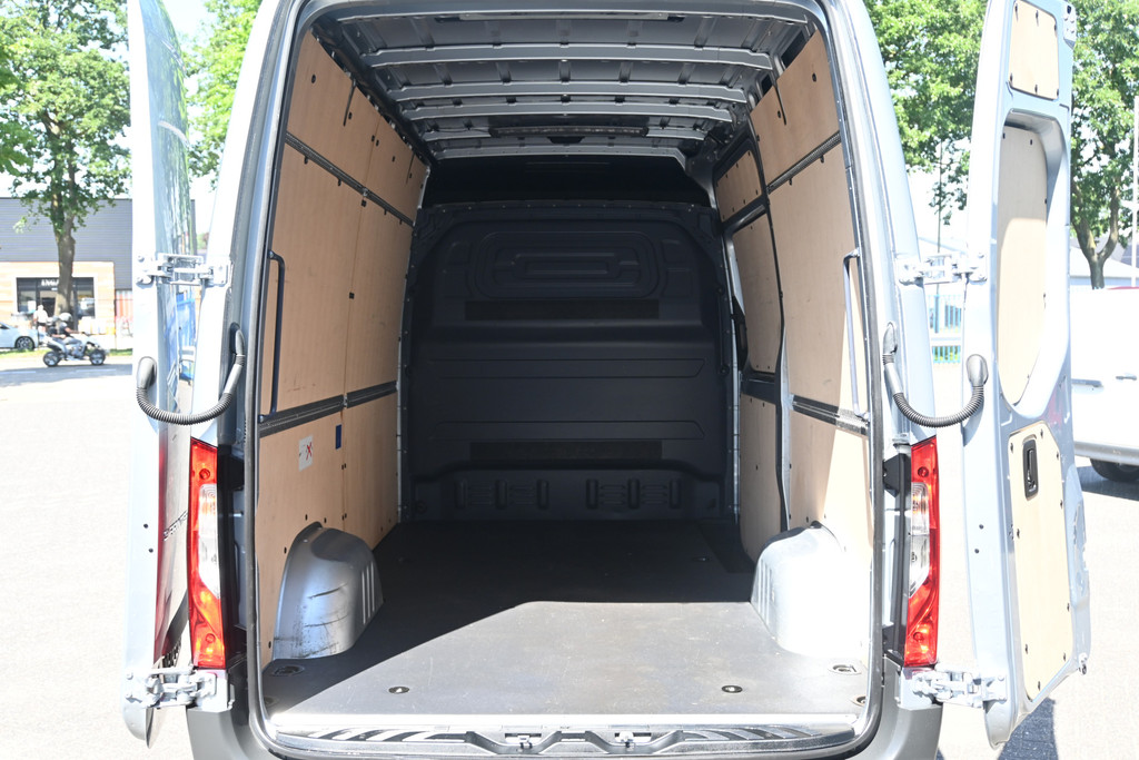 Mercedes-Benz Sprinter 12
