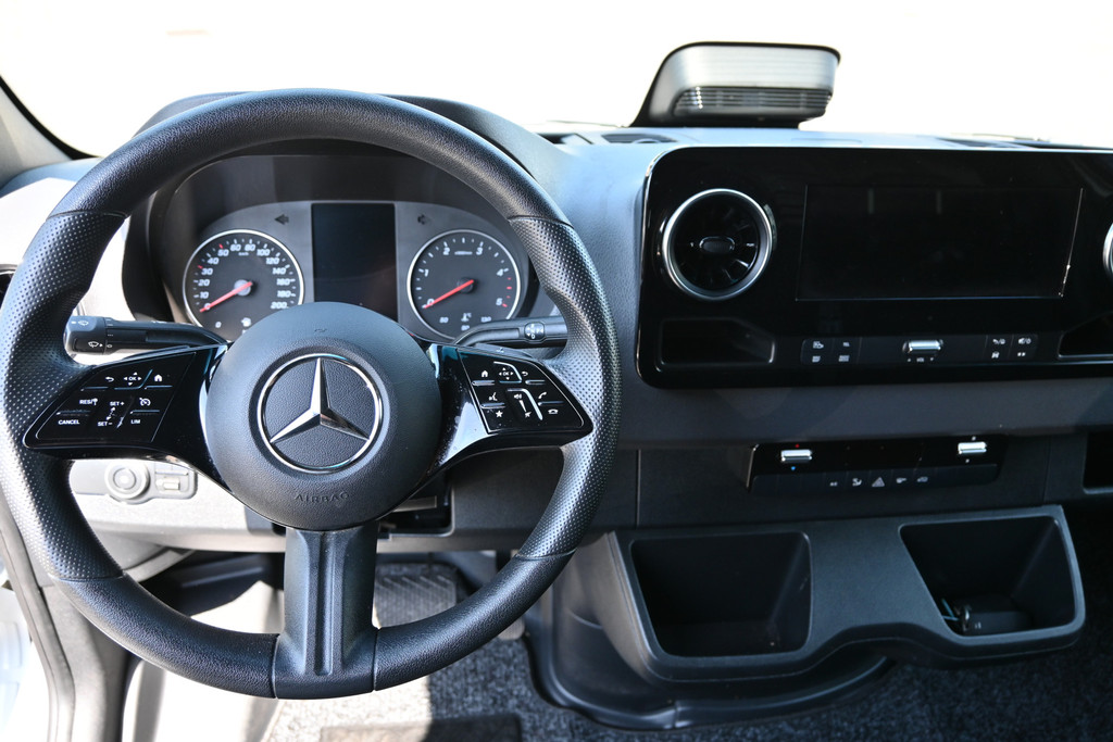 Mercedes-Benz Sprinter 14