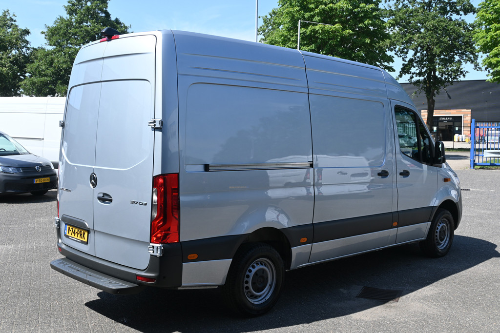 Mercedes-Benz Sprinter 2