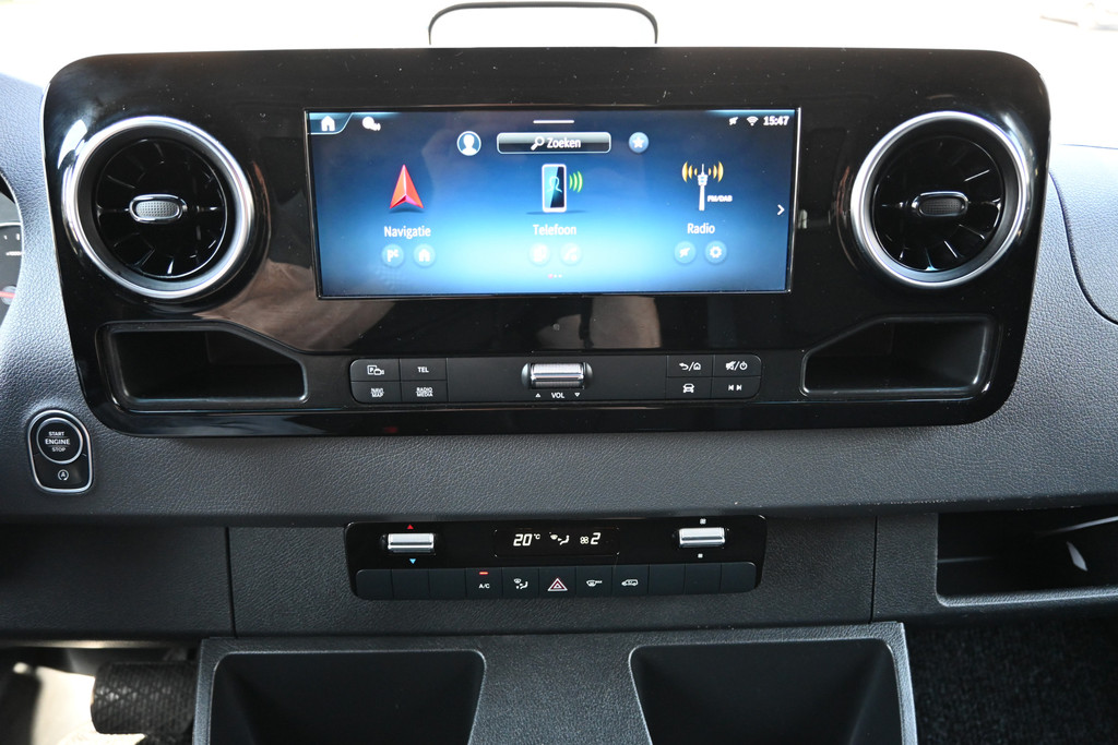 Mercedes-Benz Sprinter 4