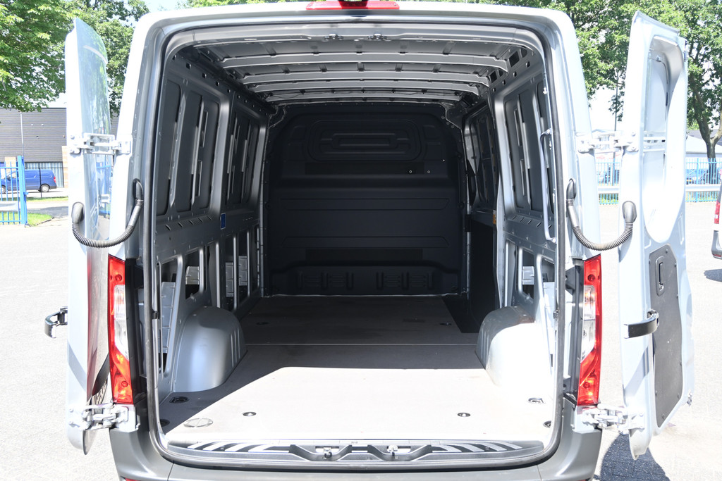 Mercedes-Benz Sprinter 10