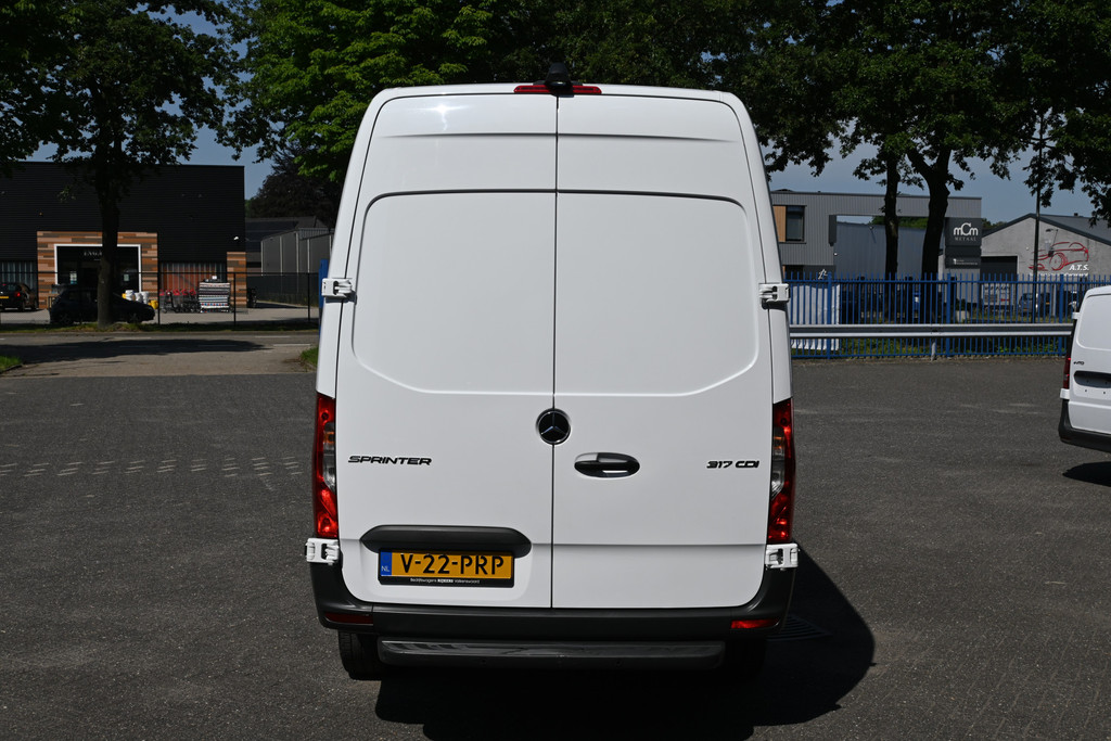 Mercedes-Benz Sprinter 11