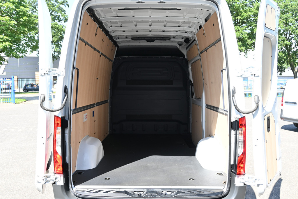 Mercedes-Benz Sprinter 12