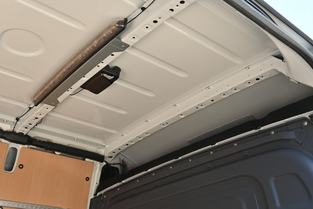 Mercedes-Benz Sprinter 13