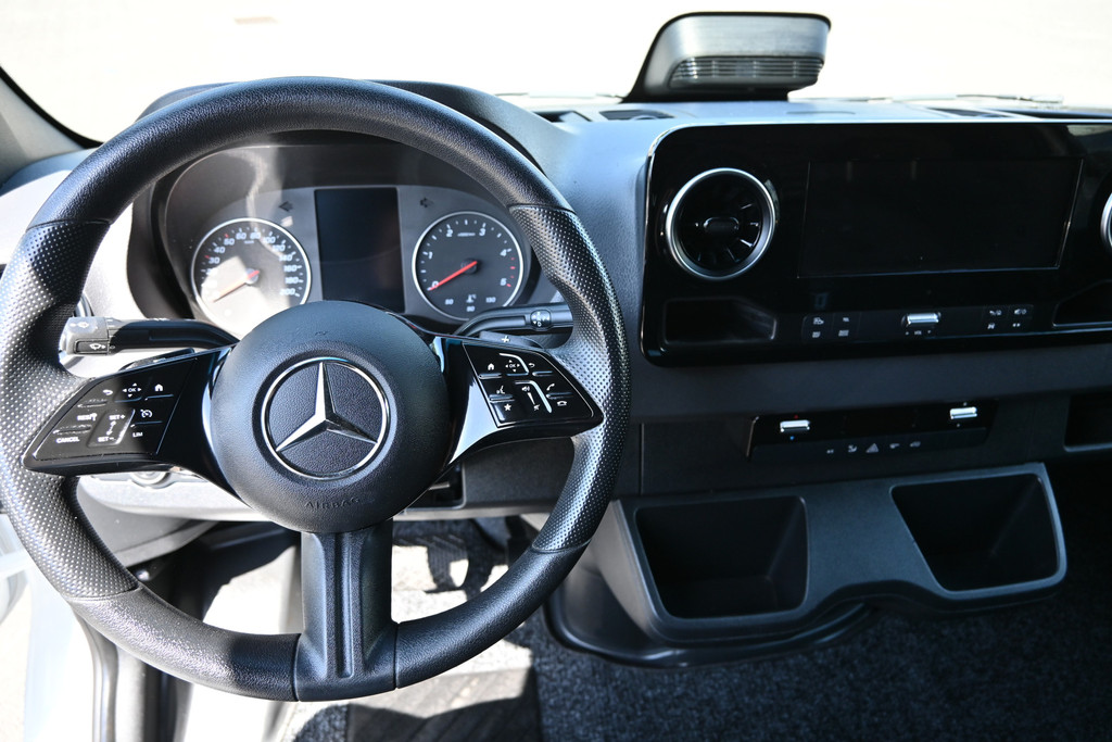 Mercedes-Benz Sprinter 14