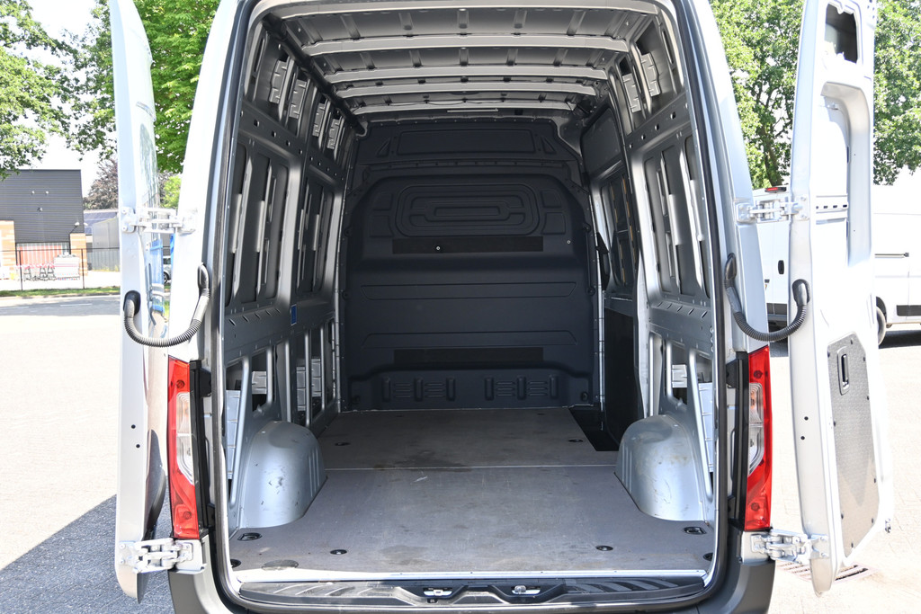 Mercedes-Benz Sprinter 10