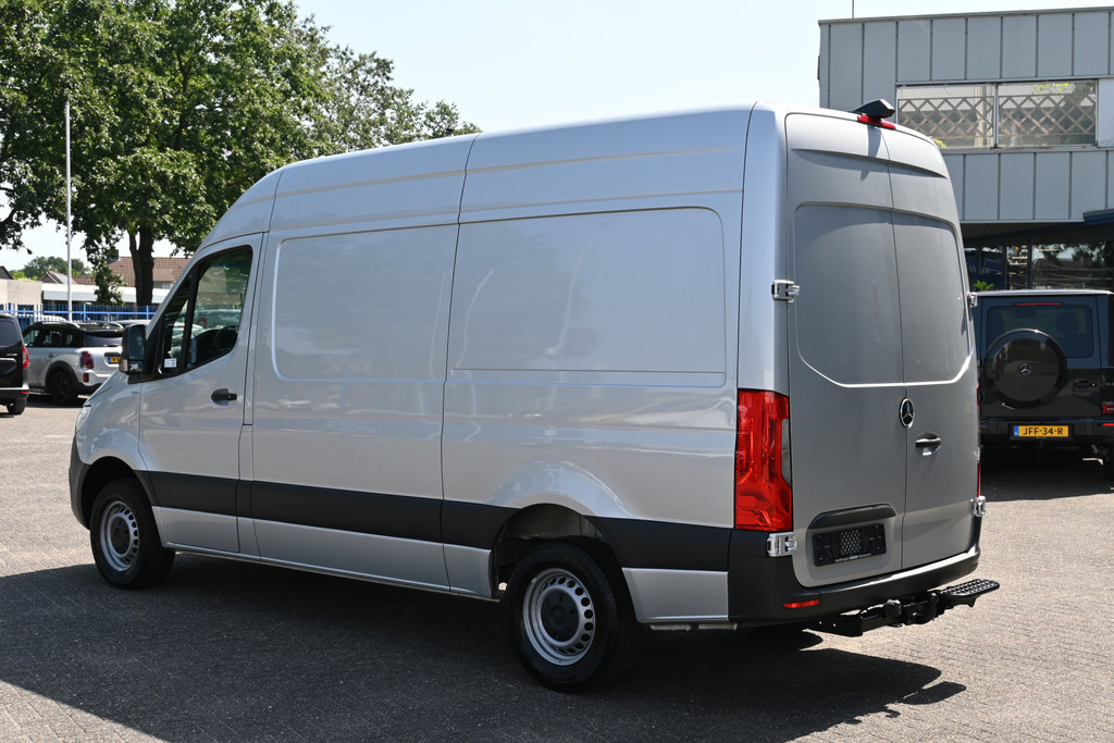 Mercedes-Benz Sprinter 11