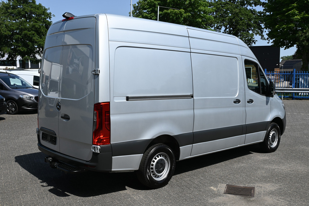 Mercedes-Benz Sprinter 2