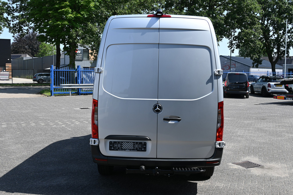 Mercedes-Benz Sprinter 9
