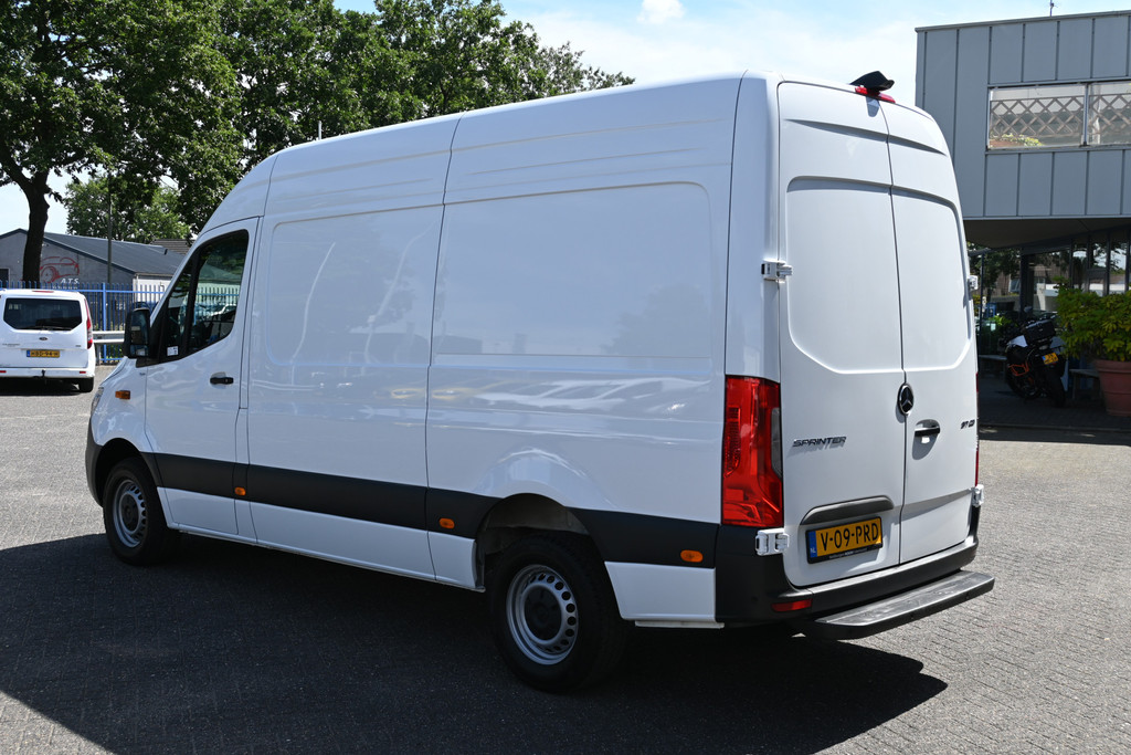 Mercedes-Benz Sprinter 13