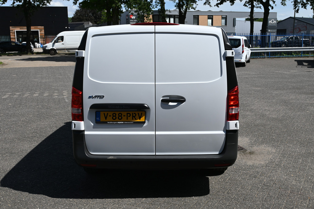 Mercedes-Benz eVito 8
