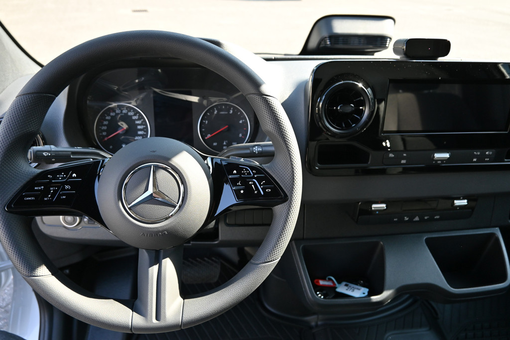 Mercedes-Benz Sprinter 11