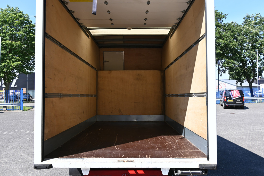 Mercedes-Benz Sprinter 11
