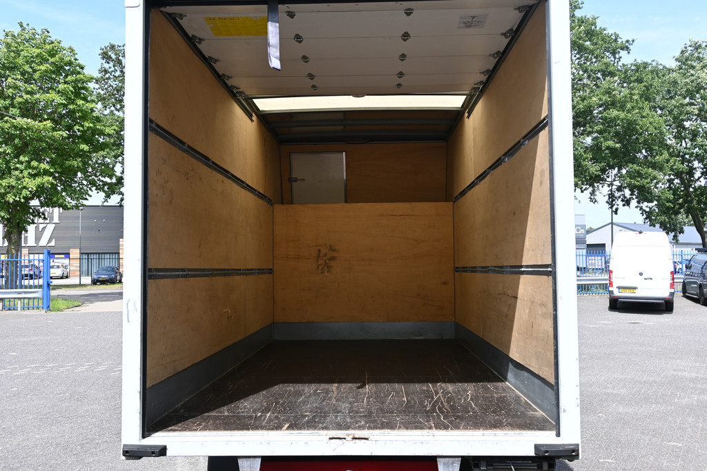 Mercedes-Benz Sprinter 11