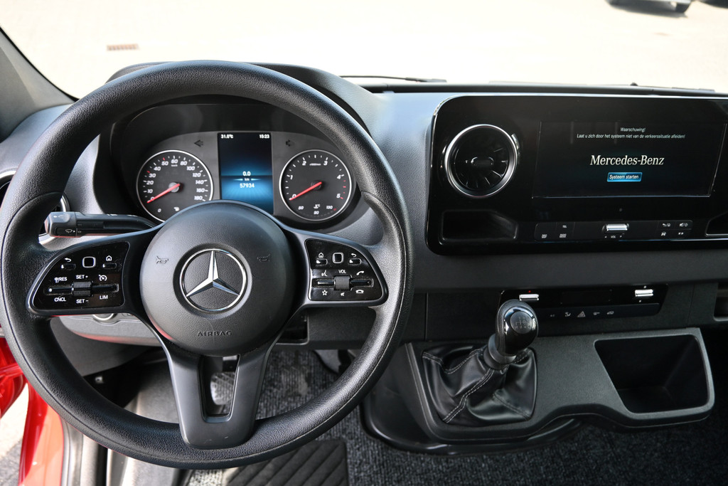 Mercedes-Benz Sprinter 13