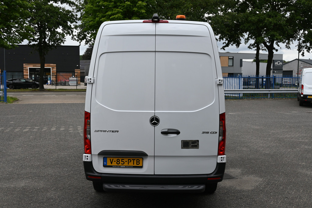 Mercedes-Benz Sprinter 11