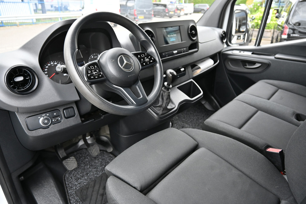 Mercedes-Benz Sprinter 4