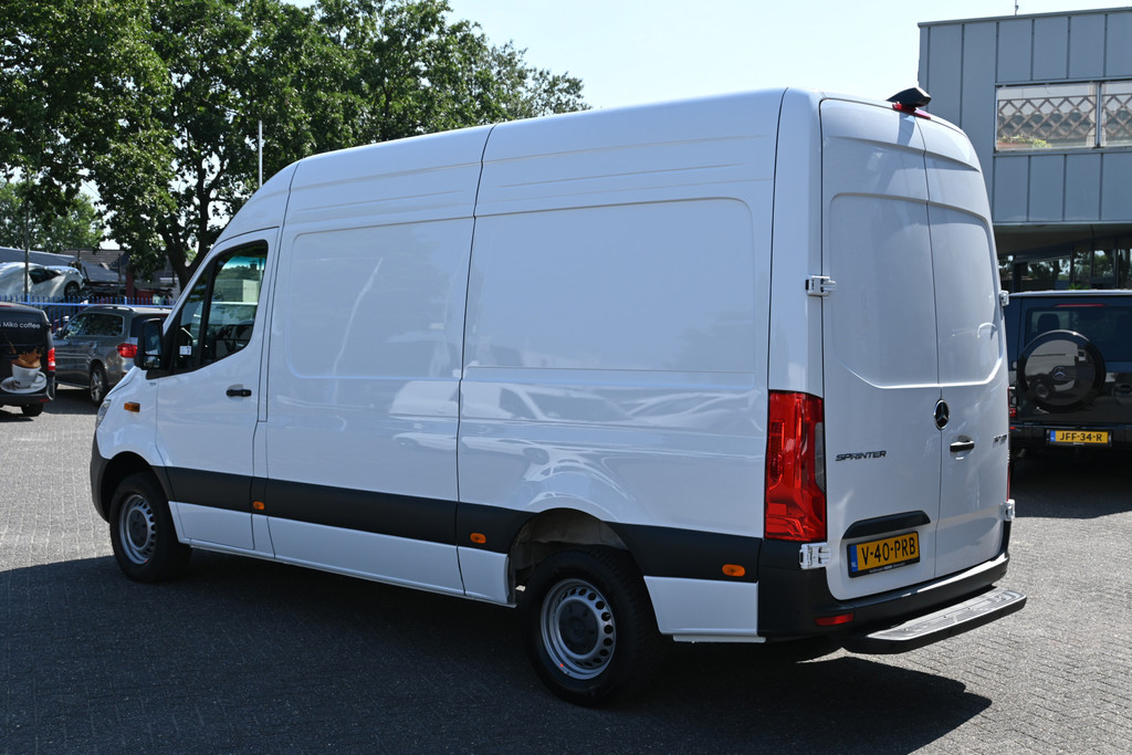 Mercedes-Benz Sprinter 13