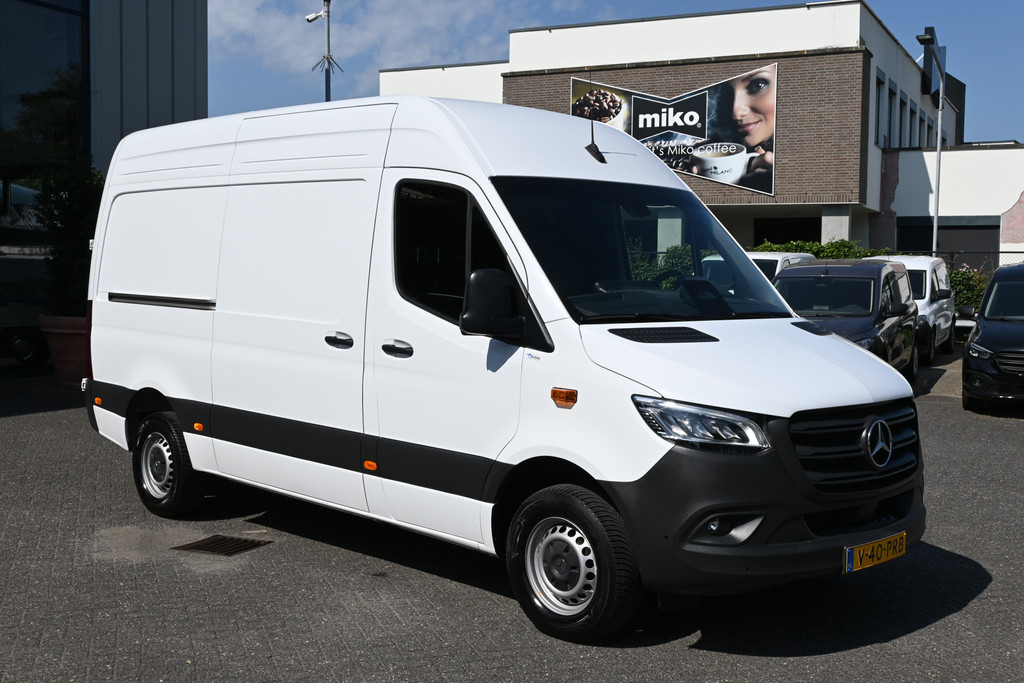 Mercedes-Benz Sprinter 8