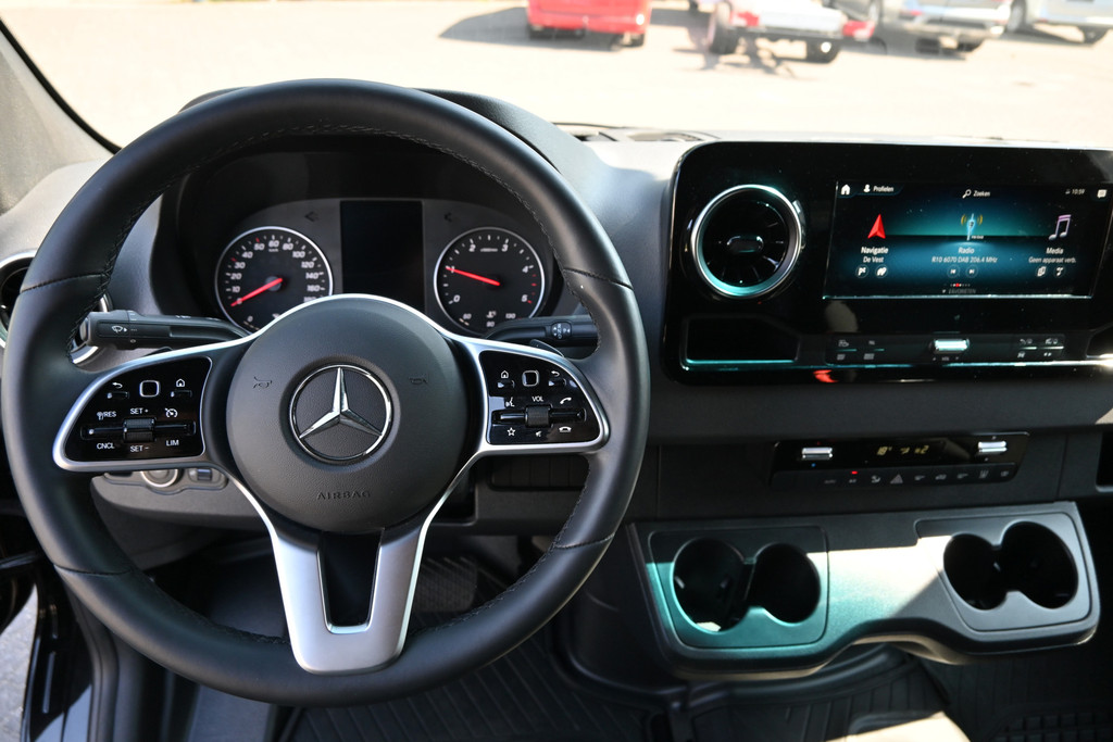 Mercedes-Benz Sprinter 16
