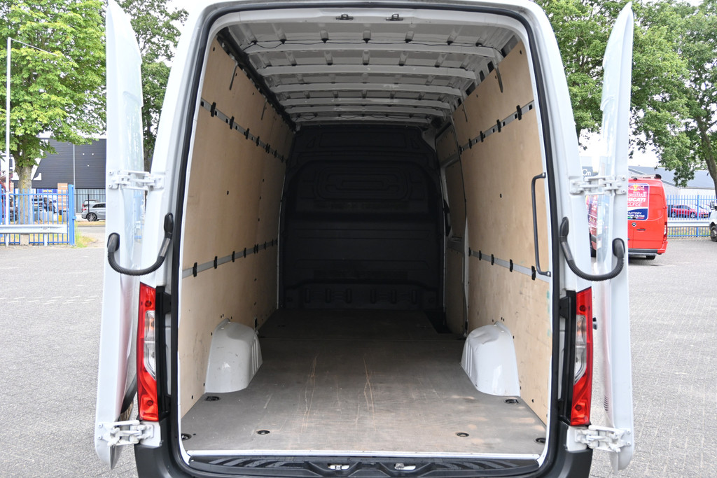 Mercedes-Benz Sprinter 10
