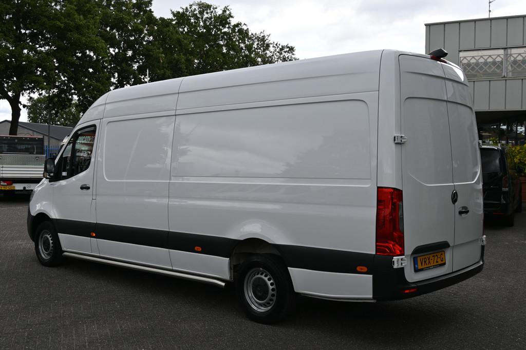 Mercedes-Benz Sprinter 11