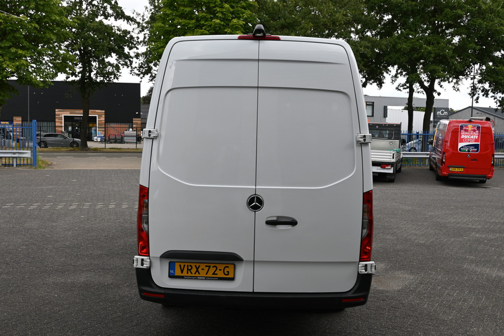 Mercedes-Benz Sprinter 9