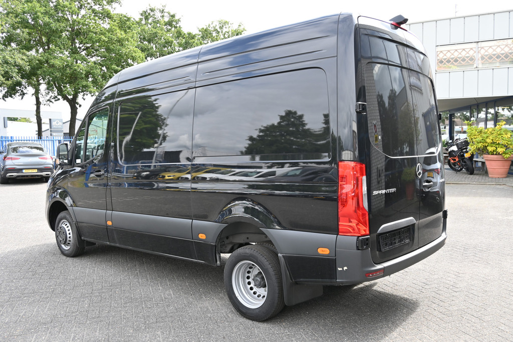 Mercedes-Benz Sprinter 11