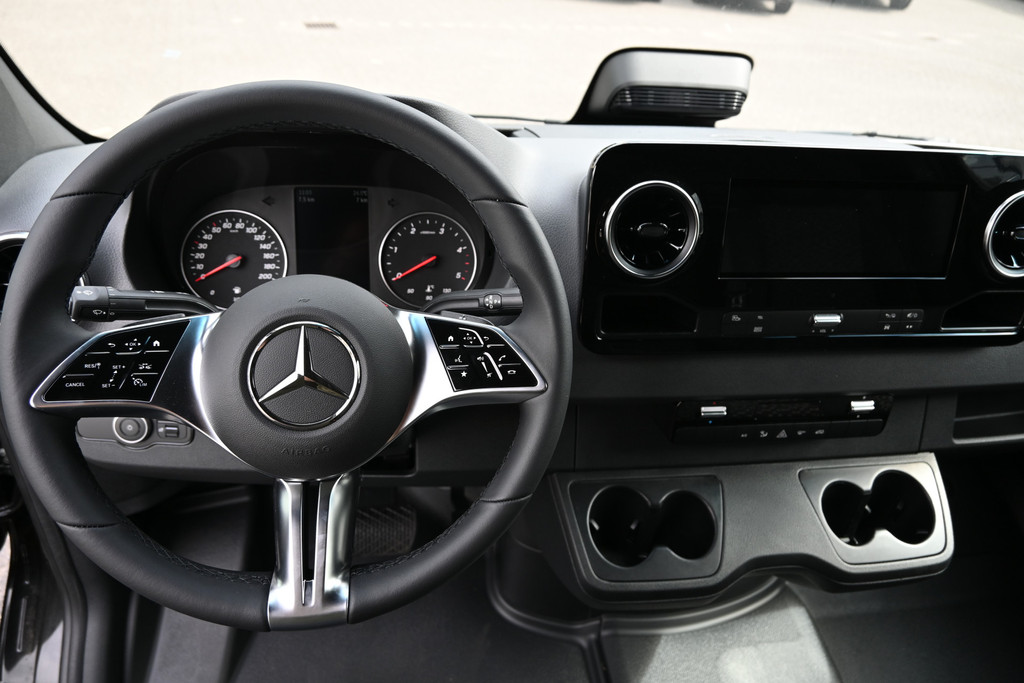 Mercedes-Benz Sprinter 12