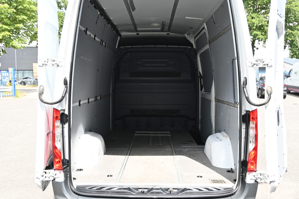 Mercedes-Benz Sprinter 10
