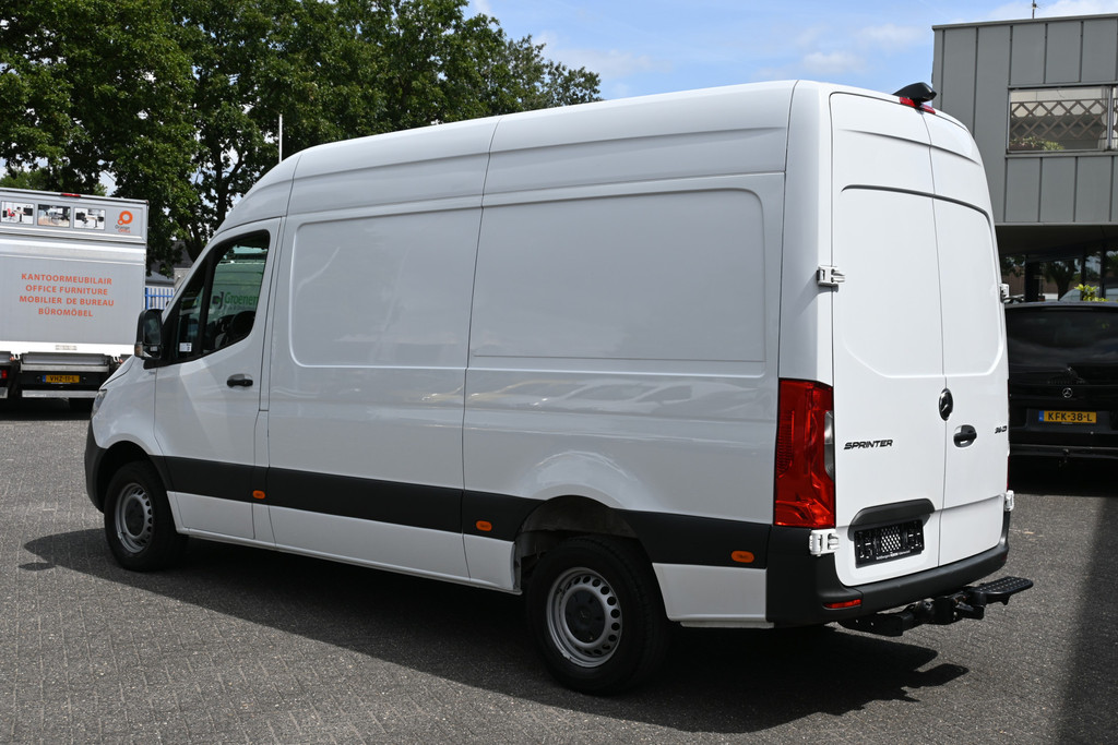 Mercedes-Benz Sprinter 11