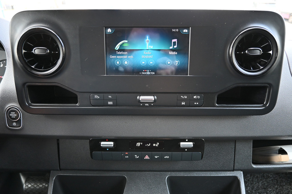 Mercedes-Benz Sprinter 4