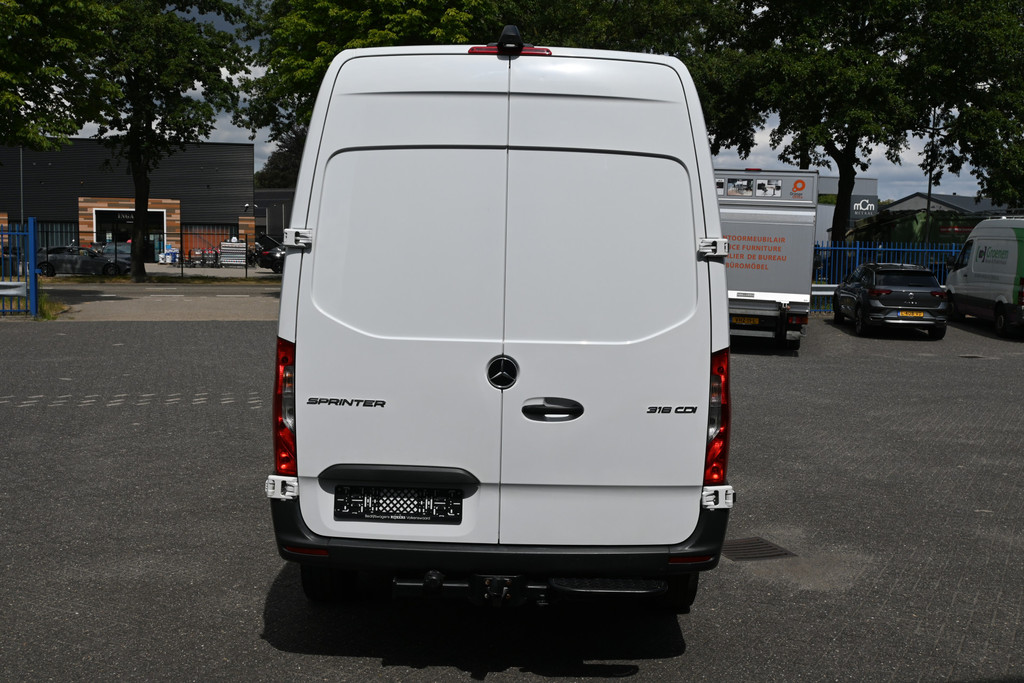 Mercedes-Benz Sprinter 9