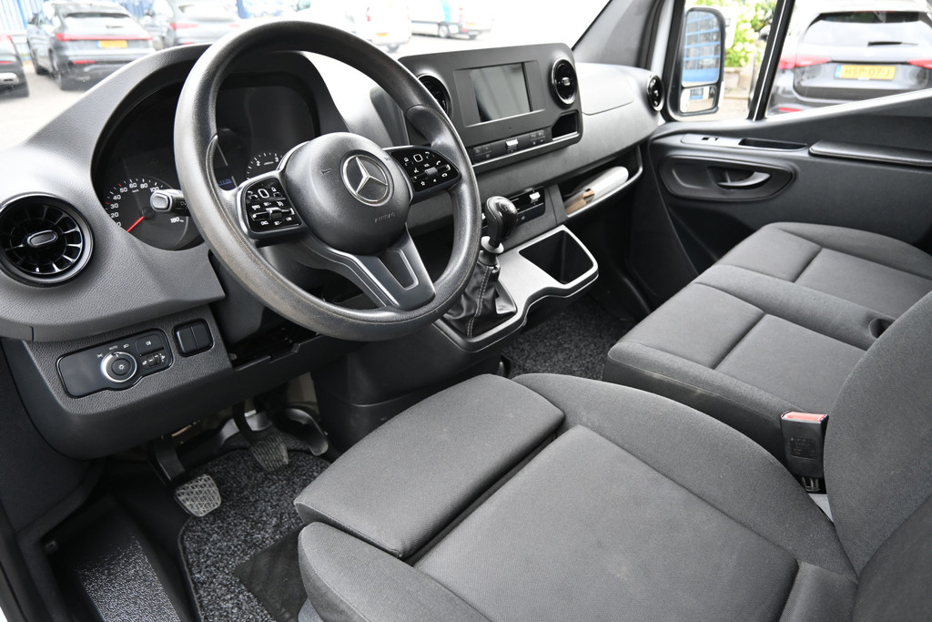Mercedes-Benz Sprinter 4