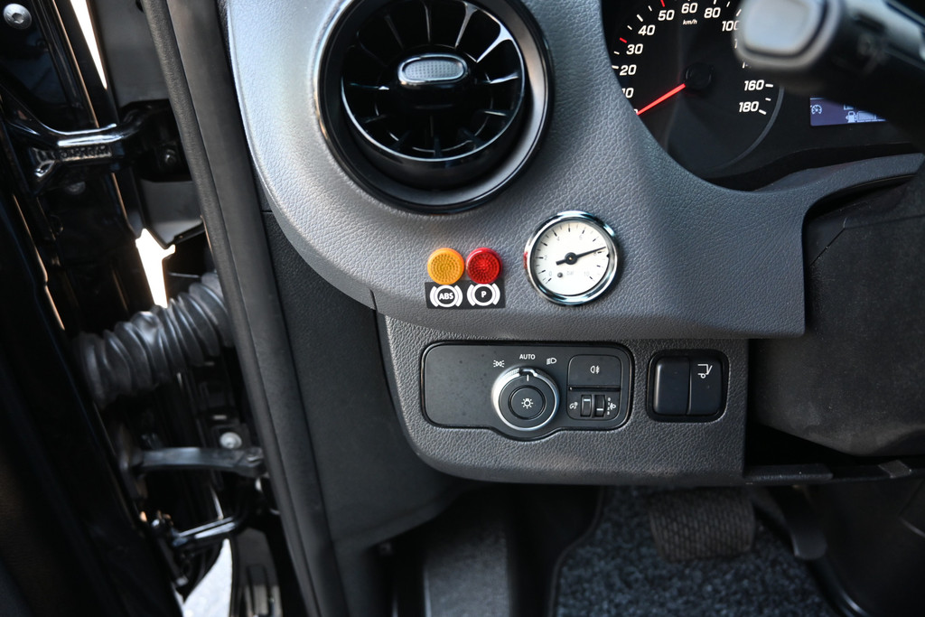 Mercedes-Benz Sprinter 9